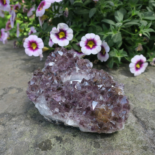 Ametistituikku kidesykerö, sisällä rutiilia AMT4