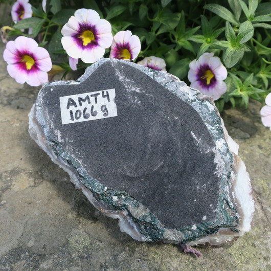 Ametistituikku kidesykerö, sisällä rutiilia AMT4