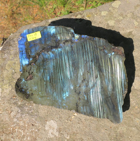 Labradoriitti 1 sivu hiottu 1570g iso 170x130x55mm 54L71 