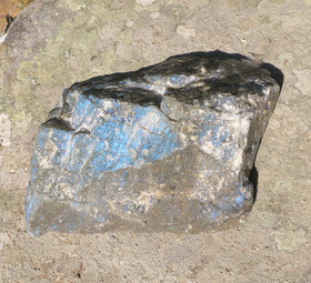 Labradoriitti 1 sivu hiottu 1570g iso 170x130x55mm 54L71 