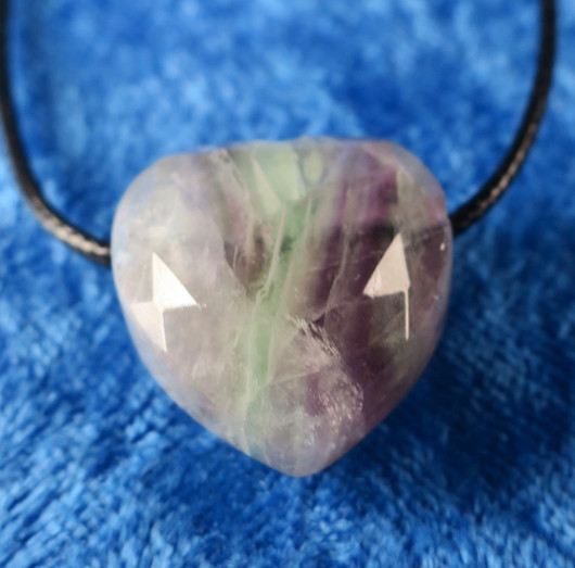 Riipus fluoriitti sydän viistehiottu, porattu M