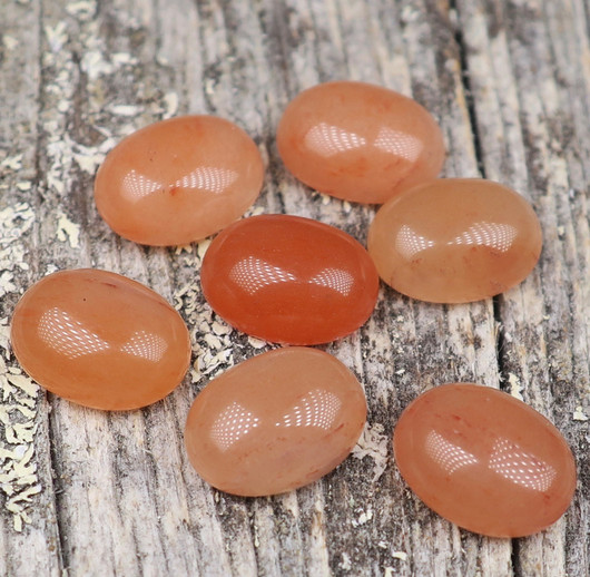 Kapussi karneoli vaalea oranssi 8x10mm ovaali cabochon