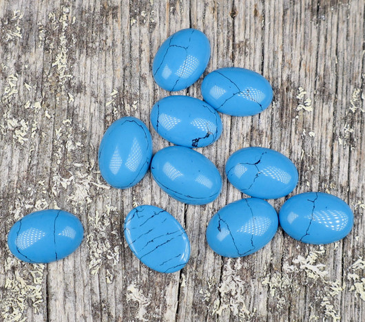 Kapussi turkoosi 10x14mm ovaali synteettinen cabochon