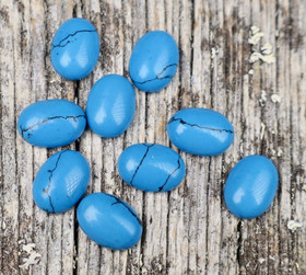 Kapussi turkoosi 6x8mm ovaali synteettinen cabochon