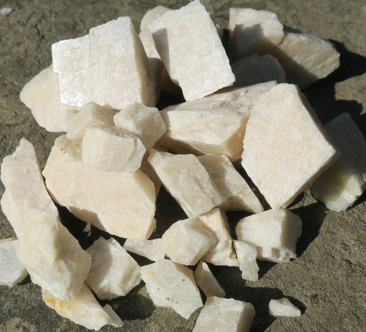 Kuukivi raaka. Valitse koko ja hinta