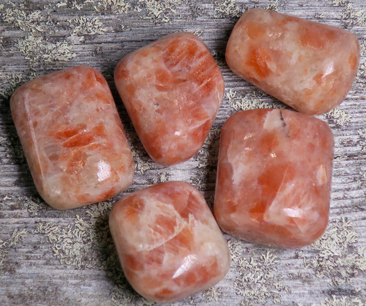 Aurinkokivi rumpuhiottu Intia. Valitse koko ja hinta