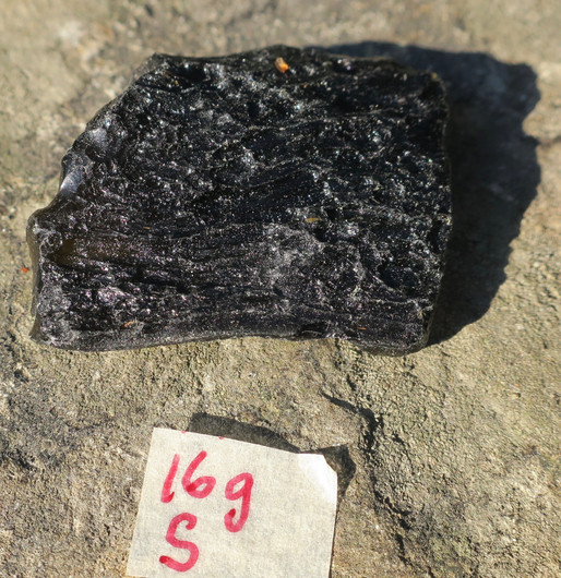 Tektiitti musta Thaimaa 16gS