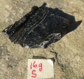 Tektiitti musta Thaimaa 16gS