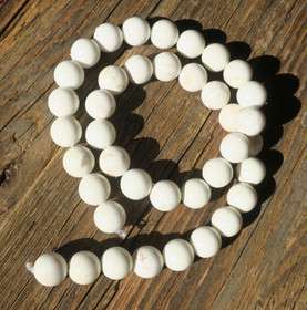 Magnesiitti luonnonvalkoinen 10mm irtohelmi