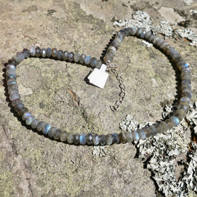 Helmet labradoriitti viistehiotut 7x4mm, 43-47cm Elssa