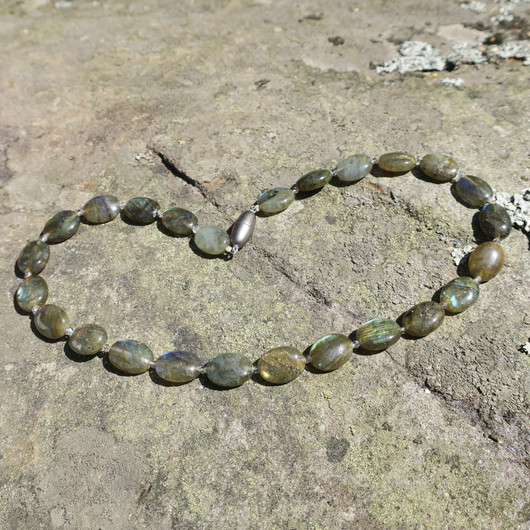 Kaulahelmet labradoriitti 47cm magneettilukkko 54H2 