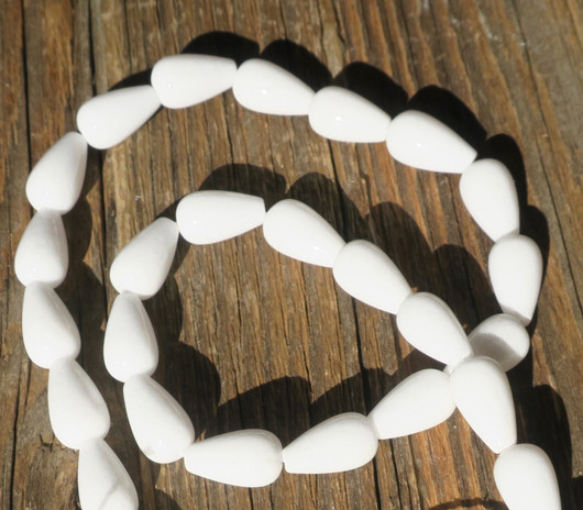  Lumikvartsi valkoinen pisara 14x8mm  irtohelmi 