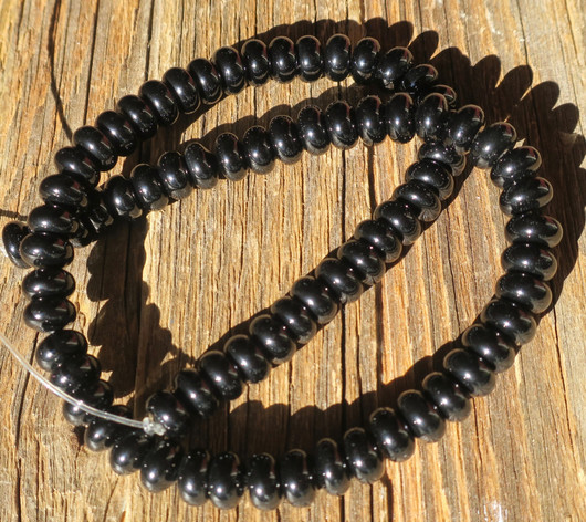 Onyksi litteä pallo 8x5mm musta irtohelmi