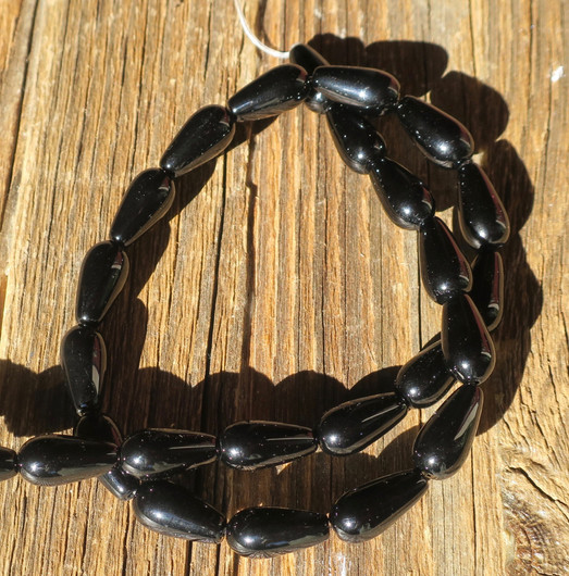 Onyksi musta pisara 15x8mm irtohelmi