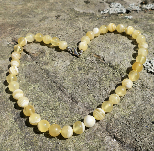 Helmet keltainen kalsiitti 10mm 45cm solmitut, 925-hopealukko