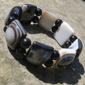 Rannekoru akaatti 12x22mm palat ja välissä 8mm onyksit