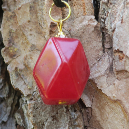 Riipus punainen synteettinen aventuriini 20x14mm zirkonikoristein RIA1