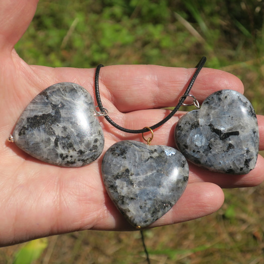 Riipus larvikiittisydän kookas 40mm LAR4