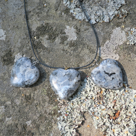 Riipus larvikiittisydän kookas 40mm LAR4