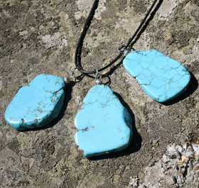 Riipus turkoosivärjätty magnesiitti 45mm kookas HOW3