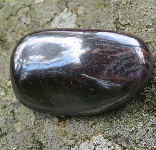 Hematiitti rumpuhiottu 153g 60x37x24mm Brasilia