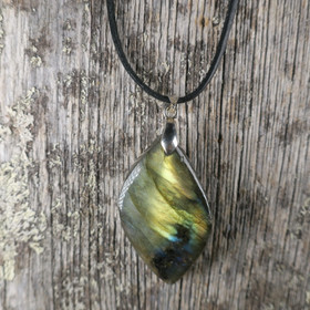 Riipus labradoriitti  13-14g LXK