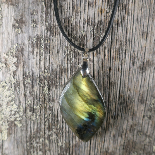 Riipus labradoriitti  13-14g LXK