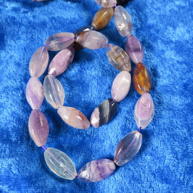 Fluoriitti kulmikas pitkäkäinen 9x12mm irtohelmi