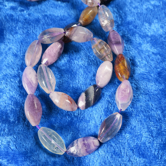 Fluoriitti kulmikas pitkäkäinen 9x12mm irtohelmi