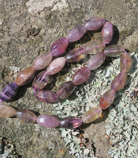 Fluoriitti kulmikas pitkäkäinen 9x12mm irtohelmi