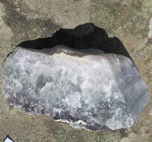 Fluoriitti raaka monivärinen 116g 60x40x32mm Madagaskar