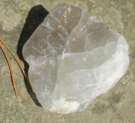 Fluoriitti raaka vaalea 125,3g 47x45x44mm Madagaskar