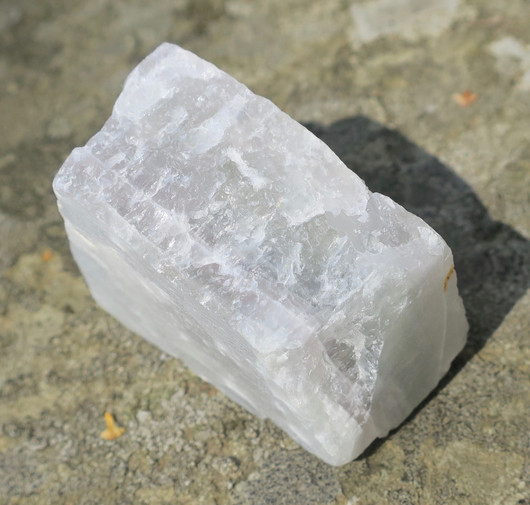 fluoriitti raaka vaalea 125,2g 54x40x26mm Madagaskar