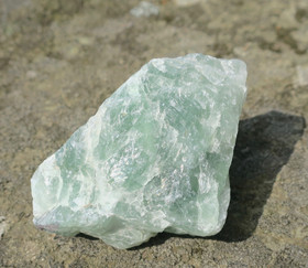 fluoriitti raaka vihreä 133g 65x45x40mm Madagaskar