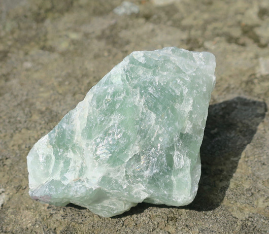 fluoriitti raaka vihreä 133g 65x45x40mm Madagaskar