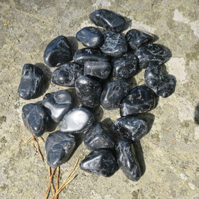 Musta turmaliini rumpuhiottu. Valitse koko