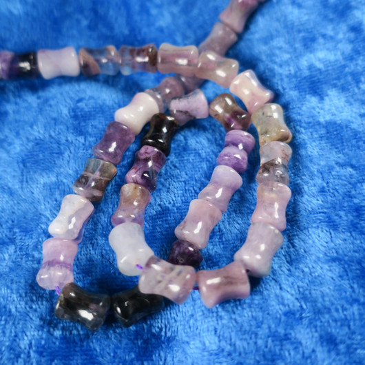 Fluoriitti keskeltä ohuempi irtohelmi 