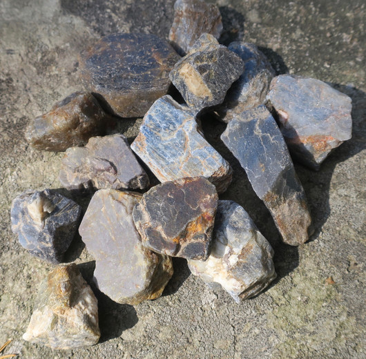 Safiiri raaka Intia. Valitse koko 10-70g