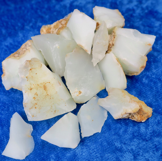 Kryso-opaali raaka Indonesia. Valitse koko 1-10g