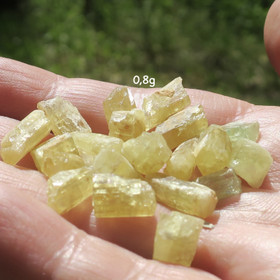 Heliodori keltainen kultaberylli kide. Valitse koko