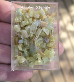 Heliodori kide vihertävä kultaberylli. Valitse koko