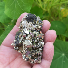 Pyriitti kidesykerö markasiittia ja indigo pieniä kiteitä 166g 49s2