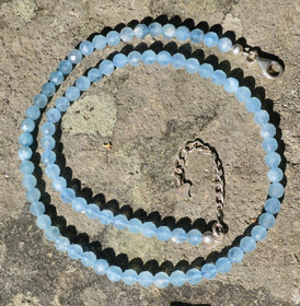 Helmet akvamariini 5mm viistehiottu 42-47cm. AQUA3