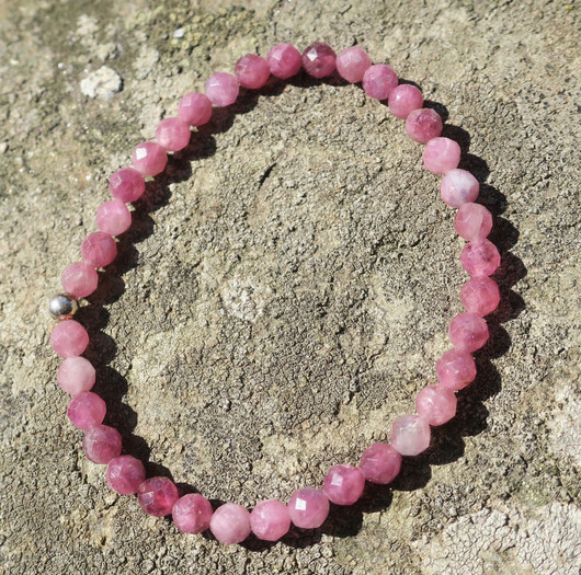 Rannekoru rubelliitti 5mm viistehiottu  ROSA1