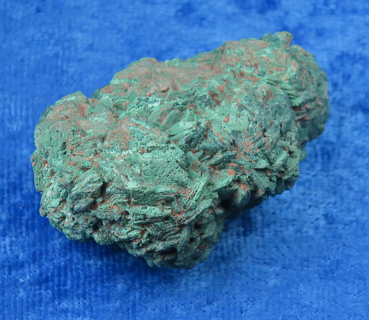 Malakiitti kidepintainen raaka 49g 45x30x26mm