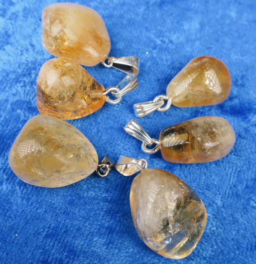 Riipus sitriini rumpuhiottu onnenkivi