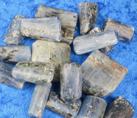 Kyaniitti sininen rumpuhiottu Intia. Valitse koko 5-40g