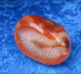 Karneoli oranssi akaatti rumpuhiottu 106g M