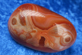 Karneoli oranssi akaatti rumpuhiottu 106g M