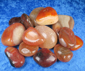 Karneoli rumpuhiottu 120-170g oranssi akaatti Brasilia